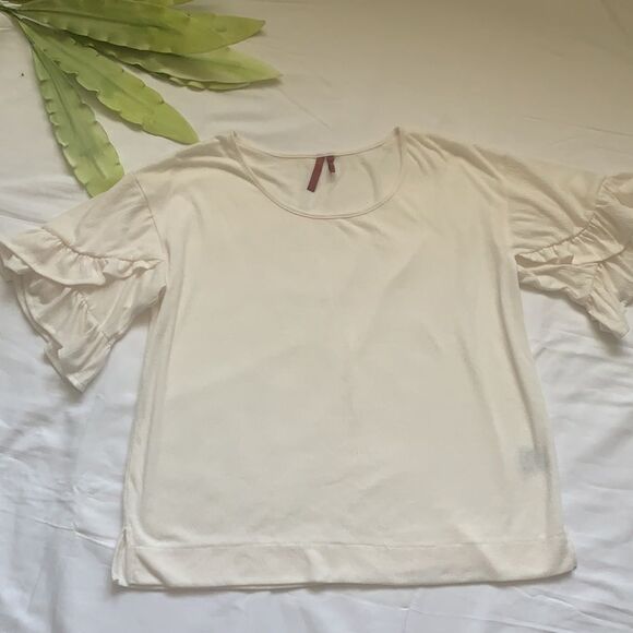 𝅺🌟LOVE Scarlett Split Hem Ruffle Sleeves Top🌟 - Picture 3 of 12